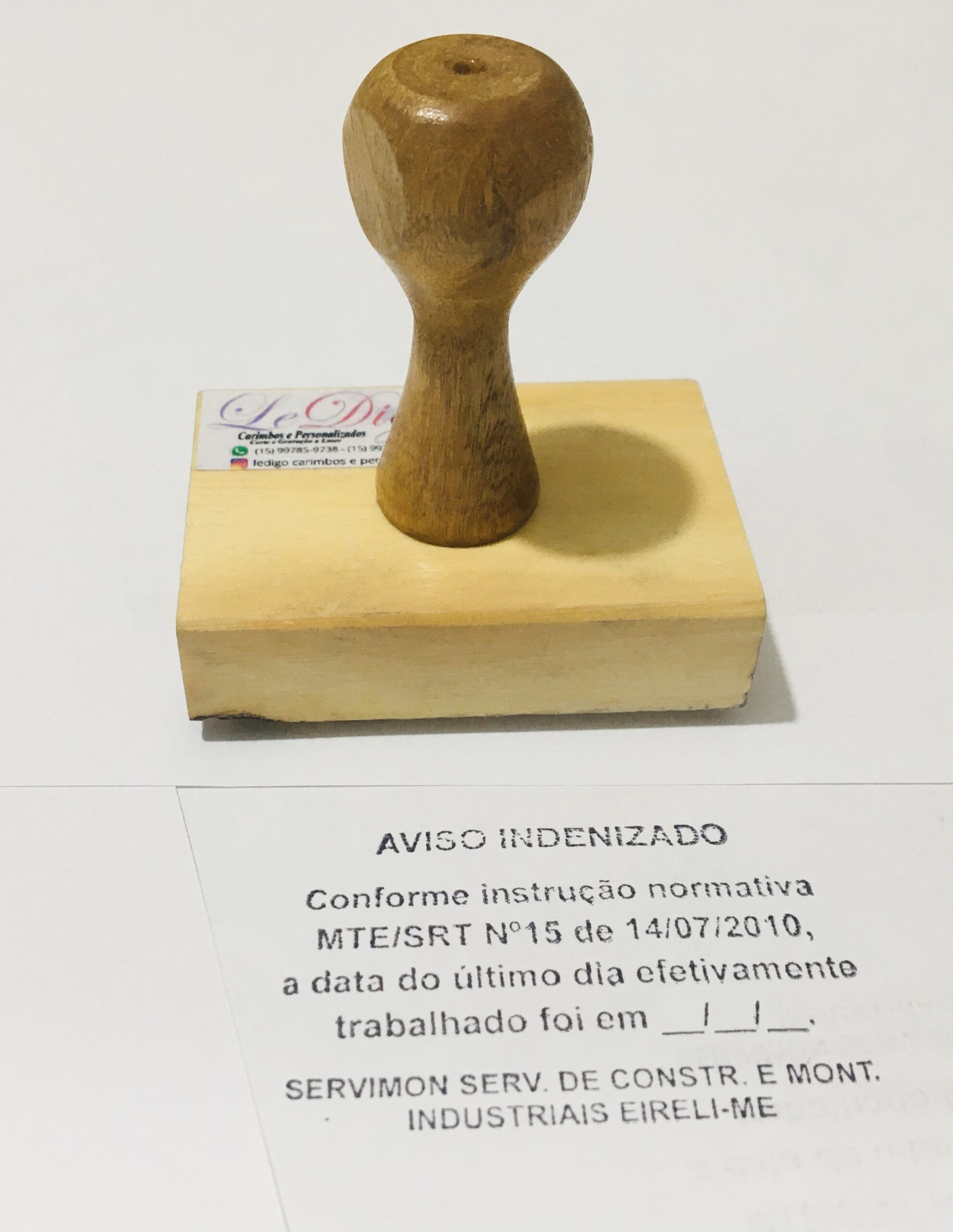 Kit carimbo manual CNPJ com almofada e tinta preta.